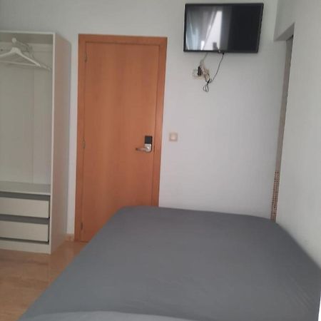 Single Room In My Apartment At The Beach Valencia Exterior foto