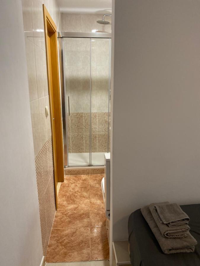 Single Room In My Apartment At The Beach Valencia Exterior foto