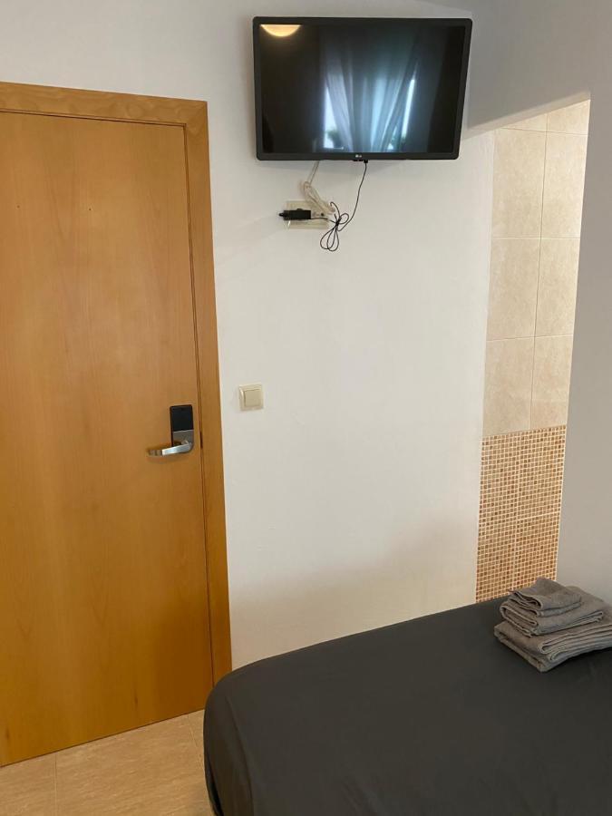 Single Room In My Apartment At The Beach Valencia Exterior foto