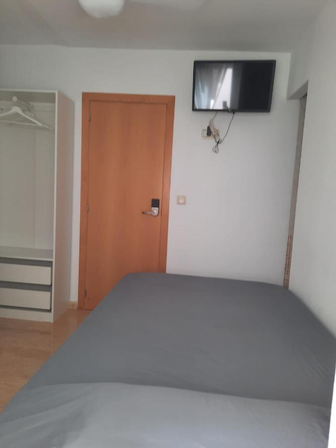 Single Room In My Apartment At The Beach Valencia Exterior foto